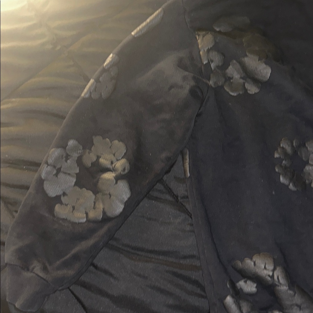 Stylish Black Patterned Puffer Jacket - image 7